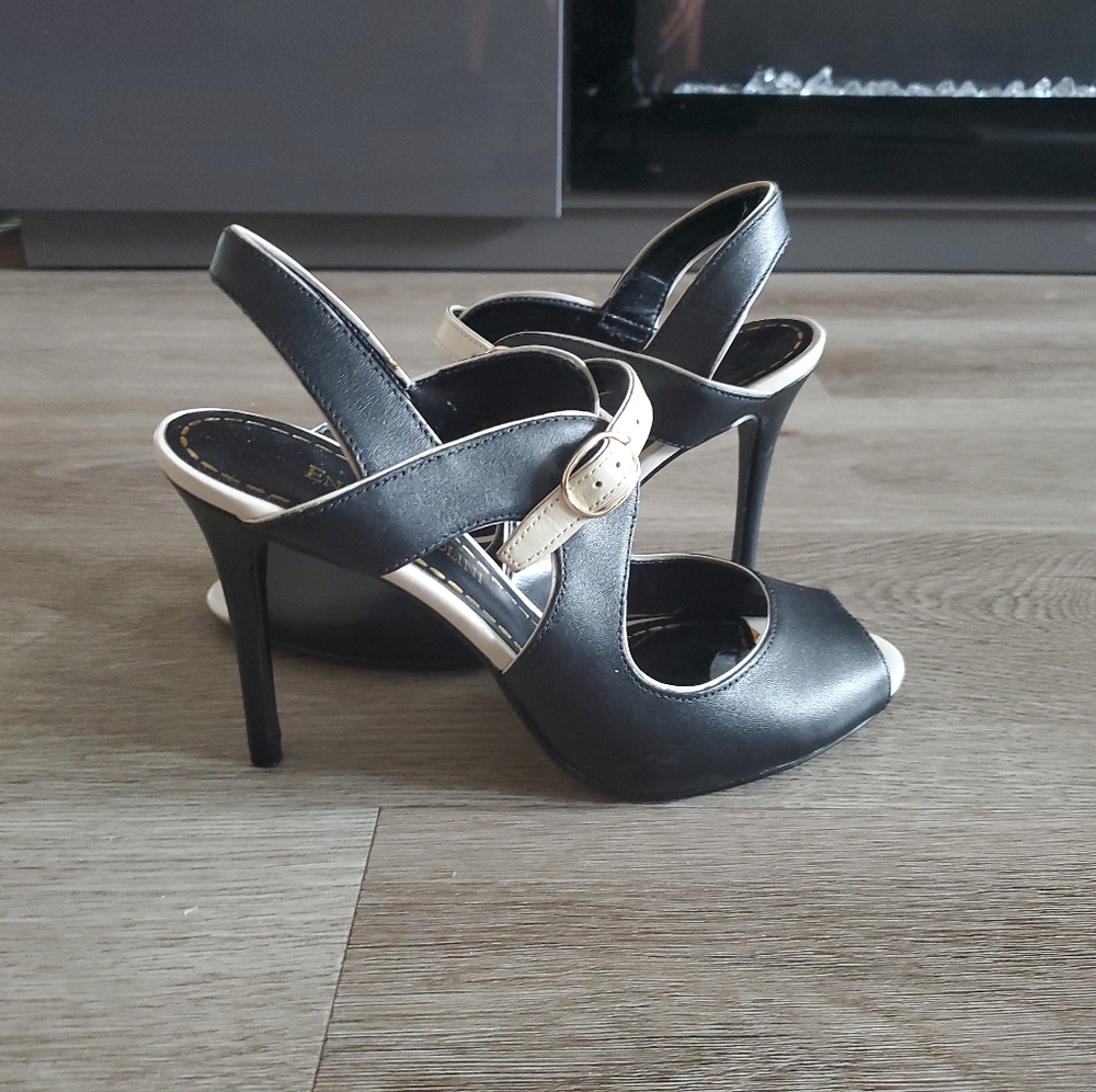 Enzo Angiolini size 6 Black and White shoe